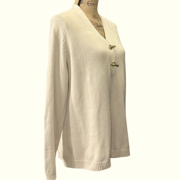 Charter Club EC  Tan long sleeve v-neck sweater. With metal closures. Size 1X - Picture 3 of 6